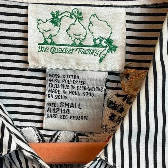 VINTAGE “The Quacker Factory” black and white, striped button down shirt - Picture 4 of 9